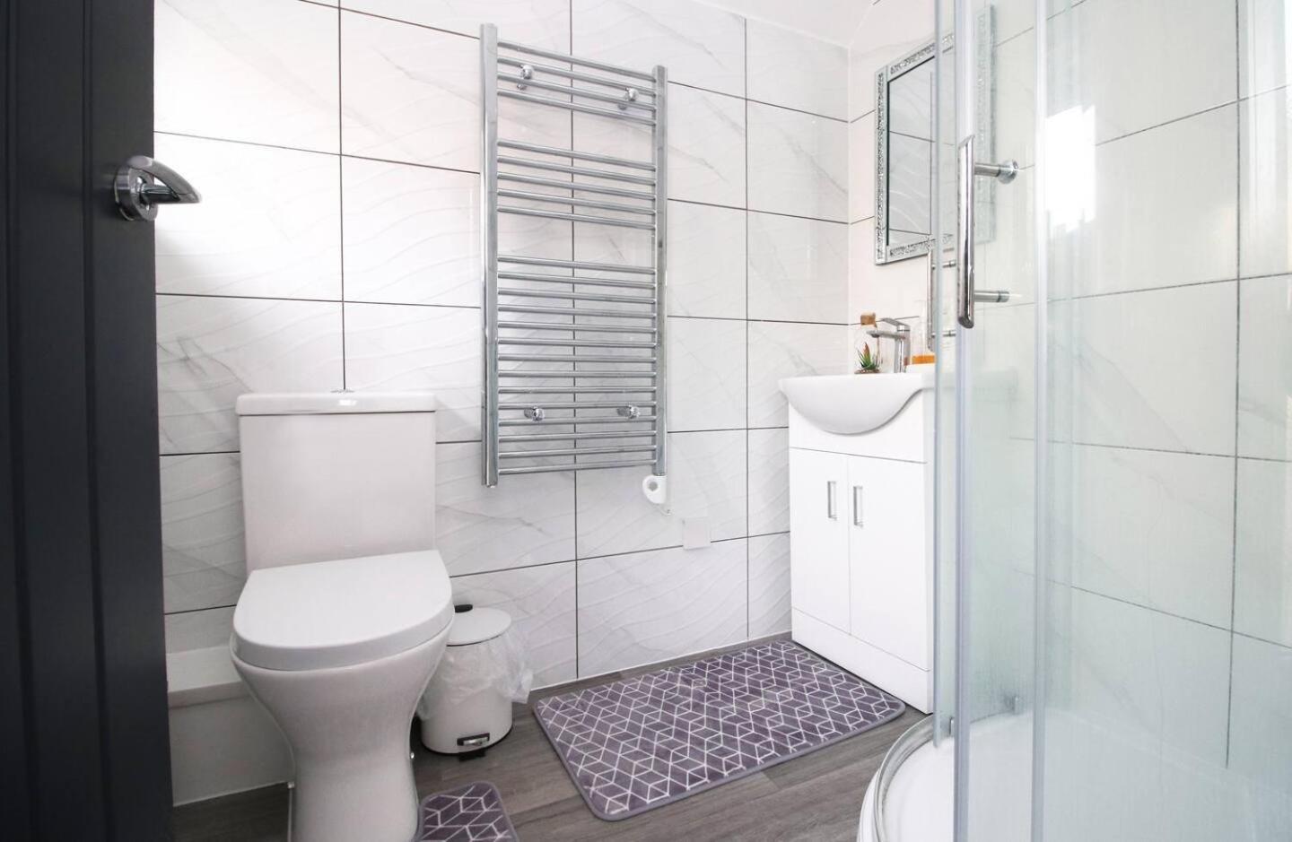 Modern Guesthouse, Fast Wi-Fi, Street Free Parking, Central, Fully Equipped Cardiff Eksteriør bilde