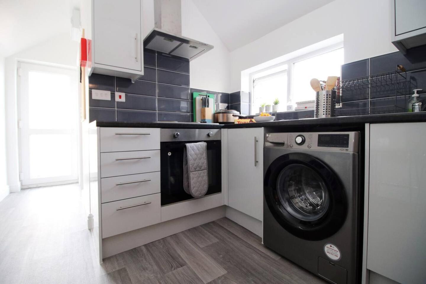 Modern Guesthouse, Fast Wi-Fi, Street Free Parking, Central, Fully Equipped Cardiff Eksteriør bilde