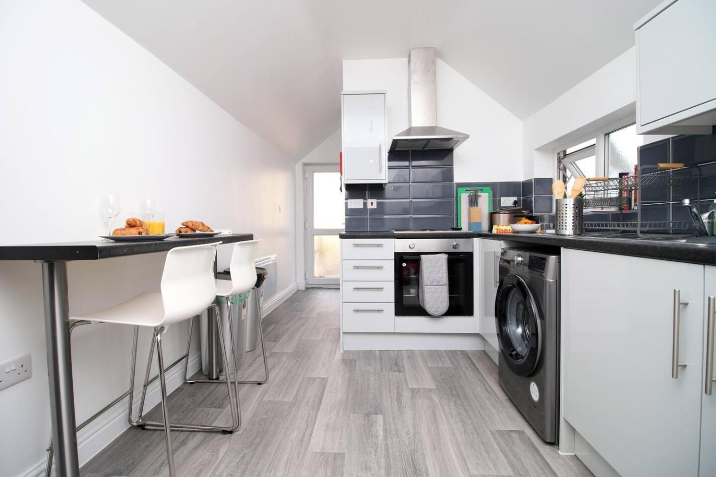Modern Guesthouse, Fast Wi-Fi, Street Free Parking, Central, Fully Equipped Cardiff Eksteriør bilde