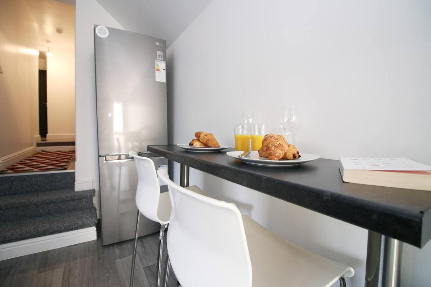 Modern Guesthouse, Fast Wi-Fi, Street Free Parking, Central, Fully Equipped Cardiff Eksteriør bilde