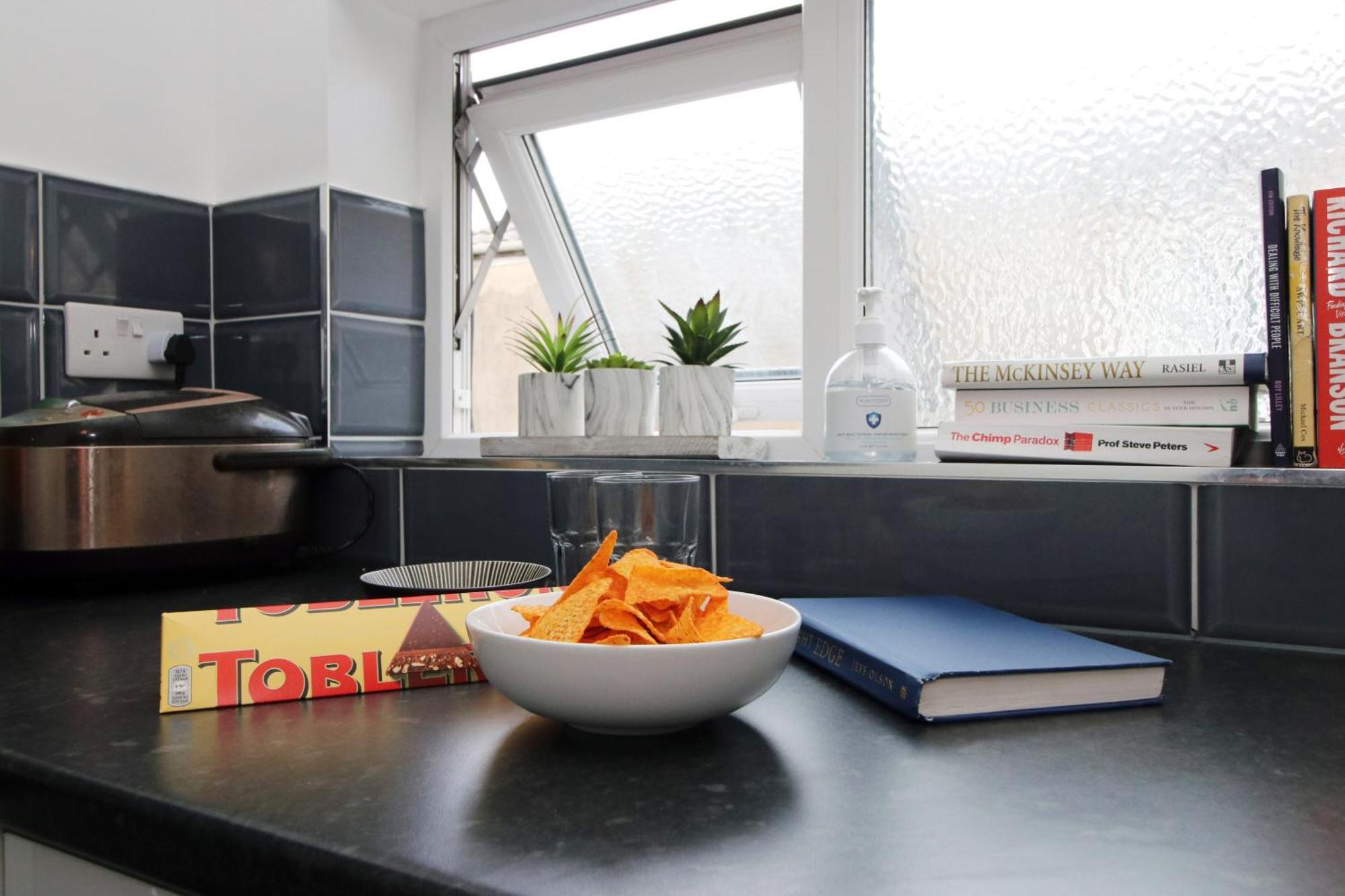 Modern Guesthouse, Fast Wi-Fi, Street Free Parking, Central, Fully Equipped Cardiff Eksteriør bilde