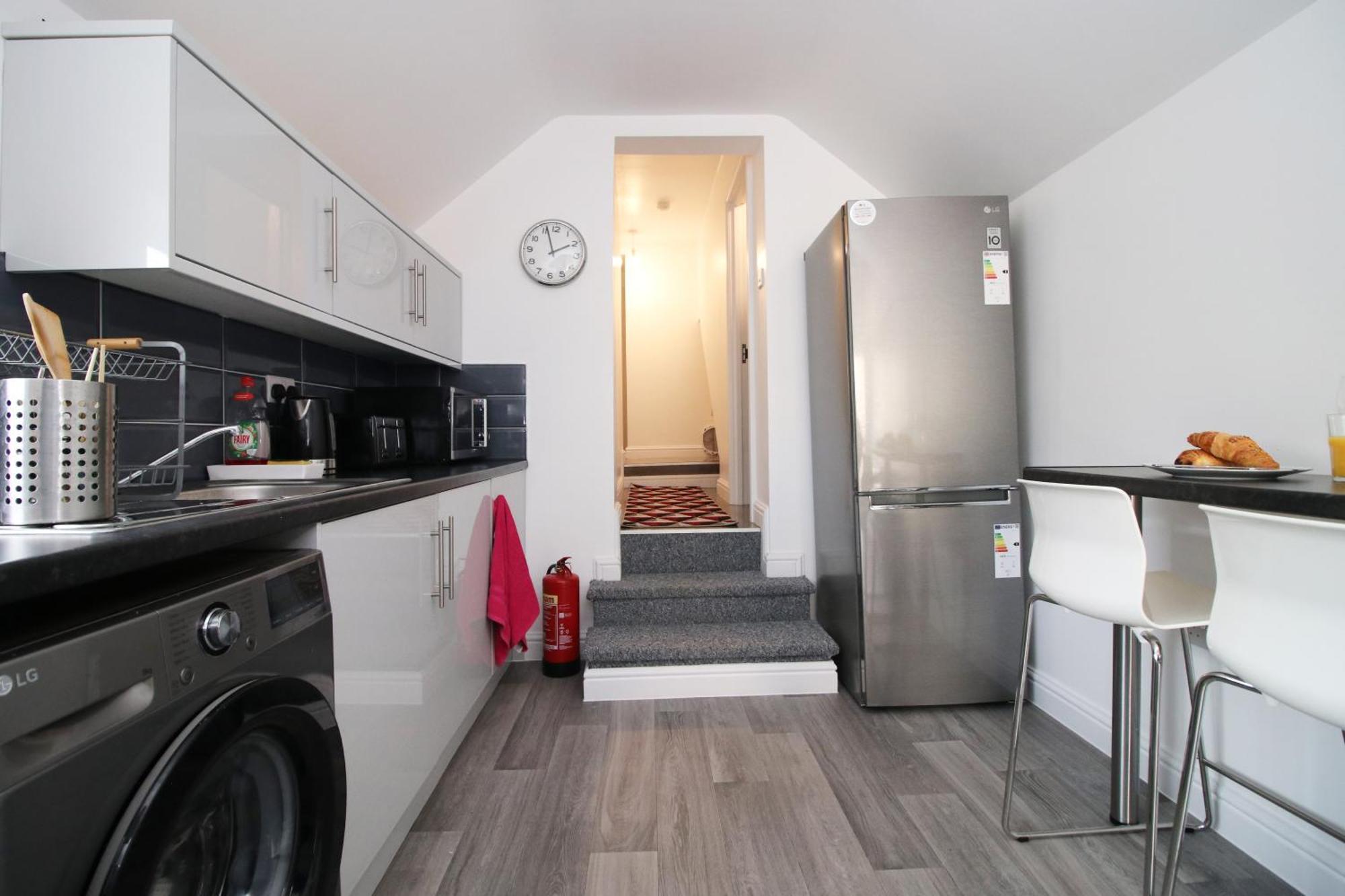 Modern Guesthouse, Fast Wi-Fi, Street Free Parking, Central, Fully Equipped Cardiff Eksteriør bilde