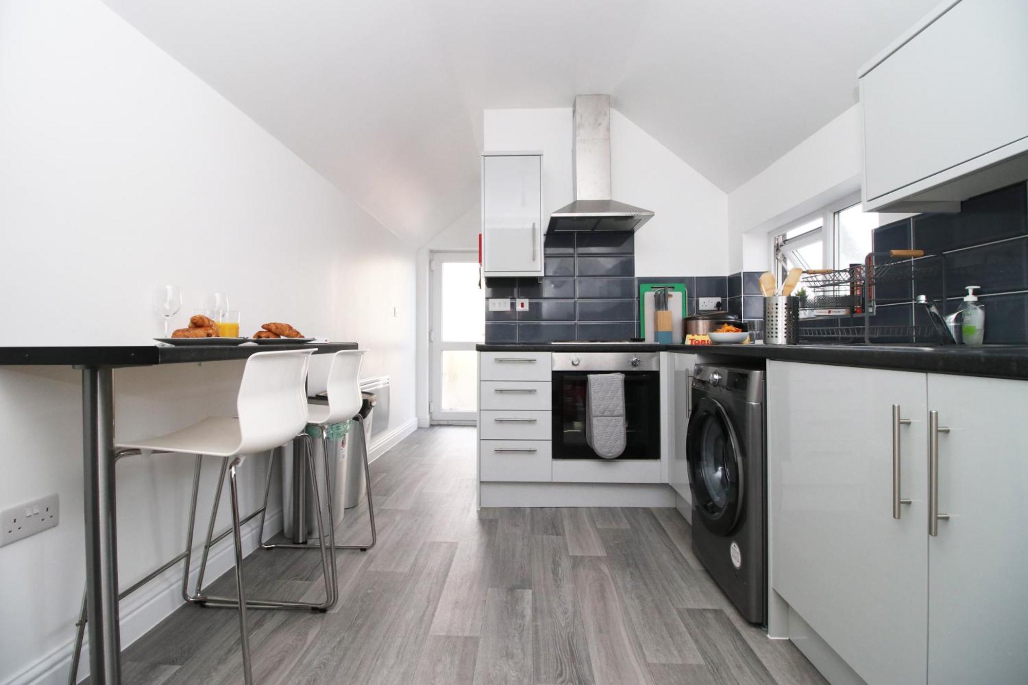 Modern Guesthouse, Fast Wi-Fi, Street Free Parking, Central, Fully Equipped Cardiff Eksteriør bilde